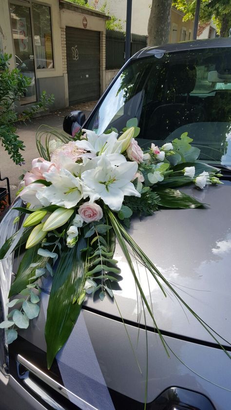 Wedding Car Deco, White Rose Wedding Bouquet, Bridal Car, Pakistan Wedding, White Wedding Decorations, Wedding Car Decorations, White Rose Bouquet, Wedding Planning Decor, Lily Wedding