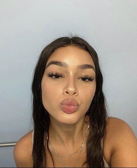 N Y S H A Thick Eyebrows Natural, Eyebrows Soap, Lex Carrington, Baddie Selfie, Soap Brows, Ig Baddie, Alexis Carrington, Bushy Eyebrows, Dark Eyebrows