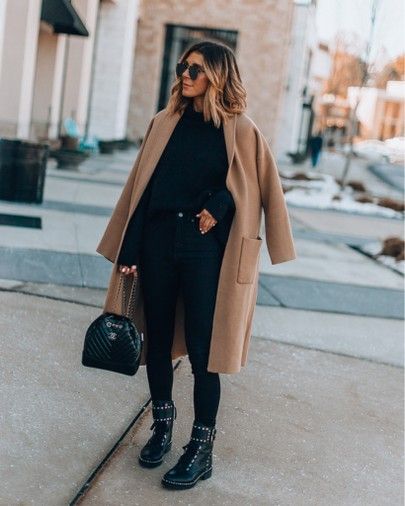 Camel Winter Coat, Coat Winter Outfit, Chic Winter Outfit, Combat Boot Outfit, Camel Coat Outfit, Studded Combat Boots, Chic Winter Outfits, Skandinavian Fashion, Winter Outfits Cold