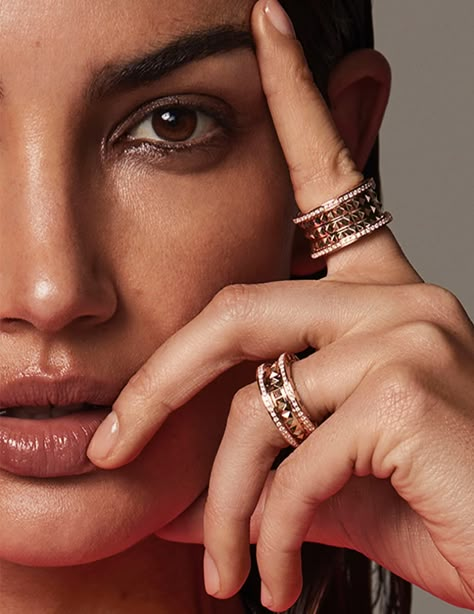 Lily Aldridge Harper’s Bazaar Spain David Roemer 2020 Cover Editorial Jewelry Photography Model, Jewellery Fashion Shoot, Ring Photoshoot, Jewellery Model, Jewerly Ring, Bulgari Jewelry, Jewellery Photography Inspiration, Jewelry Product Shots, Creative Jewelry Photography