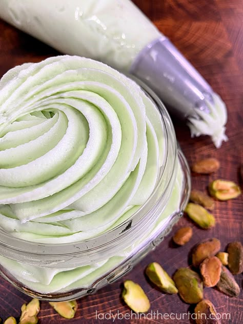 Pistachio Pudding Frosting, Pistachio Icing Recipe, Pistachio Cake Frosting, Pistachio Cream Cheese Frosting, Pistachio Cake With Cream Cheese Frosting, Pistachio Filling For Cake, Pistachio Cupcakes Pudding, Pistachio Frosting Cool Whip, Pistachio Icing