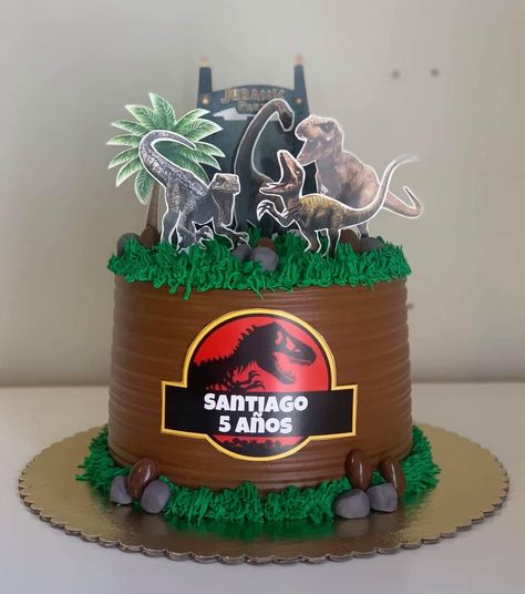 Bolo Jurassic Park, Dinasour Birthday, Jurassic Park Birthday Party, Jurassic Park Birthday, Animal Birthday Cakes, Dinosaur Birthday Party Decorations, Dinosaur Birthday Cakes, Crazy Hat Day, Dinosaur Themed Birthday Party