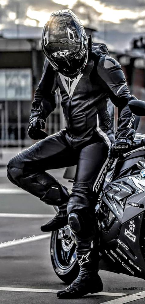 Biker Helmet, Hot Biker Guys, Biker Men, Racing Suit, Protective Clothing, Biker Leather, Leather Shirt, Bmw Cars, Bike Life