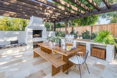 Outdoor Kitchen And Dining, Design Per Patio, Summit Lake, Outdoor Kitchen Decor, Backyard Kitchen, Patio Kitchen, Outdoor Kitchen Patio, Backyard Entertaining, Kitchen Designs Layout