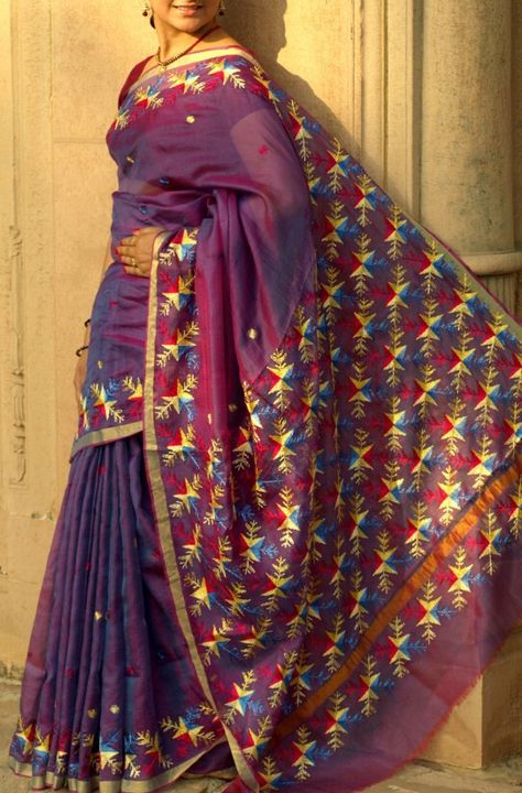 Phulkari Saree Phulkari Saree, Types Of Body Shapes, Phulkari Embroidery, Saree Style, Desi Style, Punjabi Suit, Embroidery Saree, Saree Look, Saree Styles