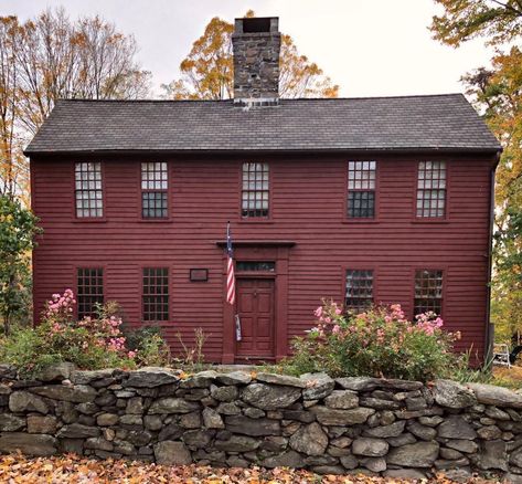 New England Colonial House Exterior, New England Colonial House, Old Colonial Homes, Salt Box House, Early American Homes, Fairfield Connecticut, New England Colonial, Colonial House Exteriors, Victorian Porch