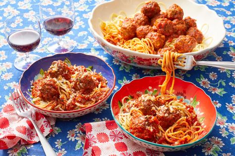 You'll Love Ree's Spaghetti and Meatballs Recipethepioneerwoman Ground Pork Recipes, Cooking Spaghetti, Best Spaghetti, Italian Dinner, Food Dinner, Spaghetti And Meatballs, Onion Soup, Meatball Recipes, Ground Pork