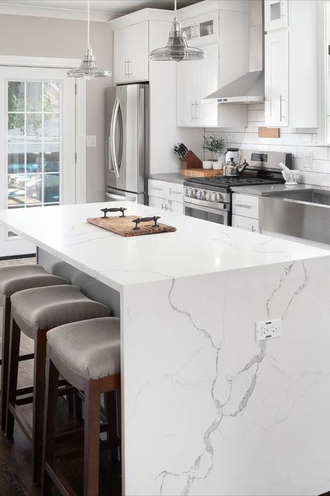 Calacatta Borghini Quartz, Quartz Countertops Kitchen, Calacatta Borghini, Kitchen Quartz, Waterfall Countertop, Custom Kitchens Design, Quartz Kitchen Countertops, Tiles Kitchen, Kitchen Remodel Inspiration