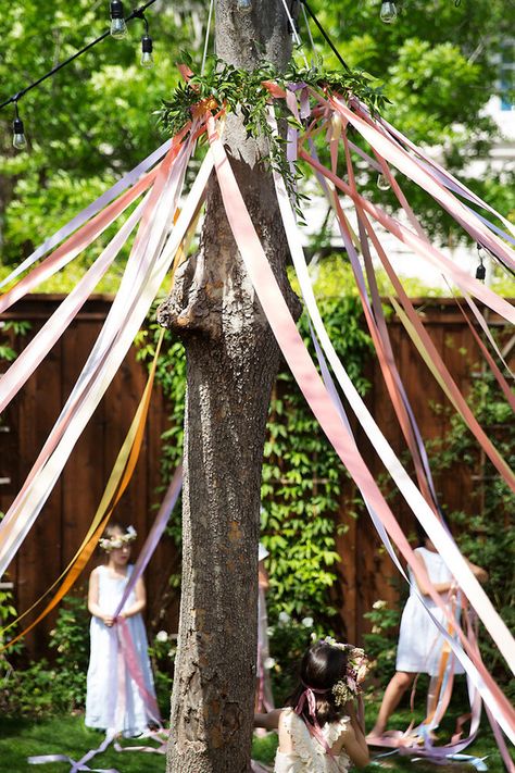 Maypole At Wedding, Fairy Festival Ideas, May Pole Diy, Midsummer Party Decorations, Wedding Maypole, Diy Maypole, Midsommar Party Decor, Beltane Party, Spring Equinox Party