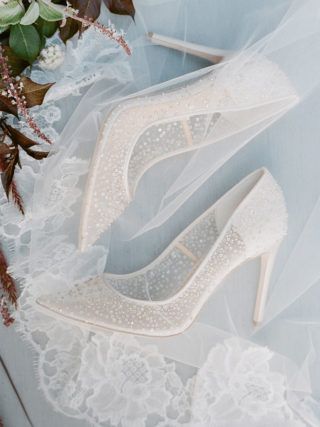 Kasut Pengantin, Badgley Mischka Bridal Shoes, Bohemian Style Gown, Badgley Mischka Bridal, Badgley Mischka Shoes Wedding, خواتم خطوبة, Wedding Shoes High Heels, Bridal Skirts, Bridal Wedding Shoes