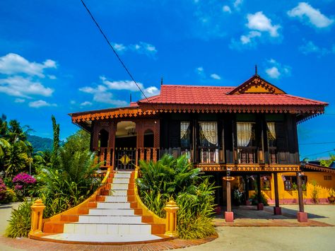 Traditional Malay House \ Rumah Tradisional Melayu | Menjelajah ... Kampong House, Malay House, Pulau Langkawi, Kedah Malaysia, Langkawi Island, House Traditional, Spanish Colonial Homes, Tile Steps, Asian House