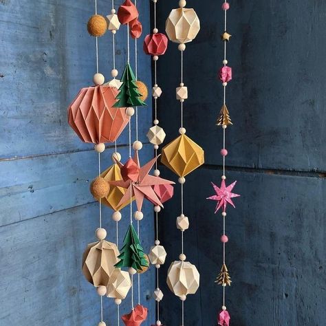 Origami Hanging Decorations, Origami Ornaments Christmas, Origami Christmas Decorations, Origami Xmas, Holiday Origami, Origami Christmas Ornament, Origami Wall Art, Origami Christmas Tree, Origami Ornaments