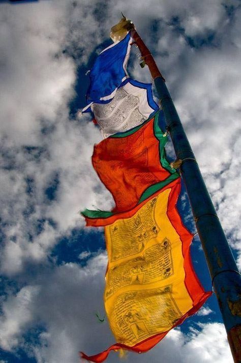 Buddhist Flag, Tibetan Prayer Flag, Jack Kornfield, Buddhist Prayer, Nepal Travel, Buddha Painting, Tibetan Art, Marcel Proust, Prayer Flags