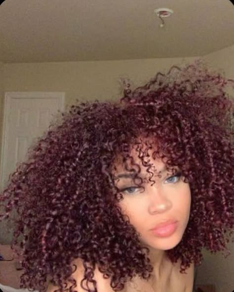 Pelo Color Borgoña, Cherry Red Hair, Dyed Curly Hair, Red Hair Inspo, Red Curly Hair, Colored Curly Hair, Dyed Natural Hair, Burgundy Hair, Curly Hair Inspiration