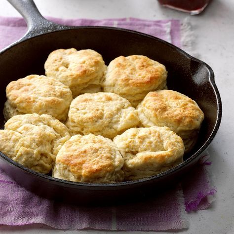 Cast Iron Skillet Cooking, Buttermilk Biscuits Recipe, Iron Skillet Recipes, Skillet Cooking, Cast Iron Skillet Recipes, Cast Iron Recipes, Biscuit Bake, Sausage Gravy, Funnel Cake