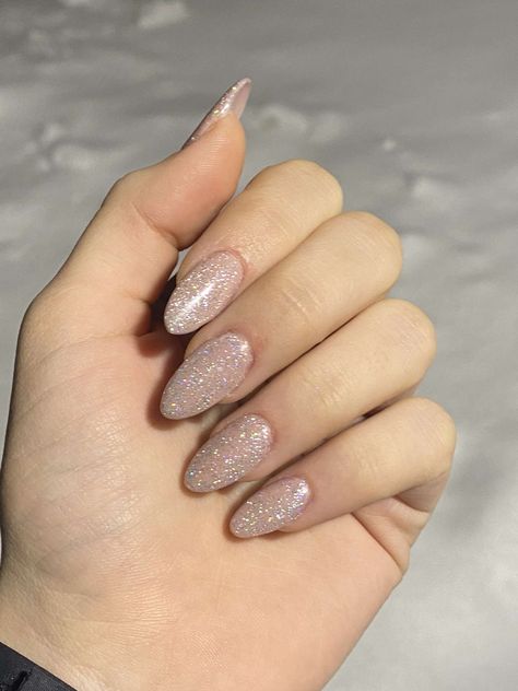 Prom Nails White And Silver Almond, Prom Nails Acrylic Classy Almond, Silver Almond Nails Glitter, Off White Sparkly Nails, White Glittery Almond Nails, Silver Sparkly Nails Almond, Clear Sparkly Acrylic Nails Almond, Sliver Almonds Nails, Prom Nails Silver Glittery