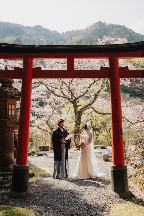 Couple elope beneath the cherry blossom in a beautiful, secret, Japanese garden, after having an early morning photo shoot in the old streets of Kyoto. Weddings In Japan, Wedding In Japan, Japanese Elopement, Japan Elopement, Mountain Garden, Beautiful Elopement, Beauty Of Japan, Japan Wedding, Japanese Wedding