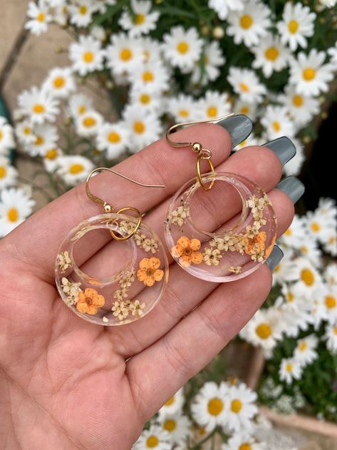 Diy Resin Earrings, Flower Projects, Flower Resin Jewelry, Resin Jewelry Diy, Jewelry Resin, Flower Resin, Resin Projects, Resin Craft, Diy Resin Art