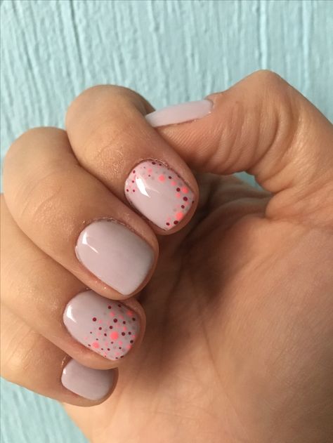 Mail Ideas For Short Natural Nails, Simple Neutral Nail Designs Short Nails, Simple Gel Manicure Designs, Subtle Gel Nails, Simple Biab Nail Art, Minimalist Nail Design Inspiration, Nails With Dots Simple, Simple Short Gel Nails, Diy Gel Nail Art