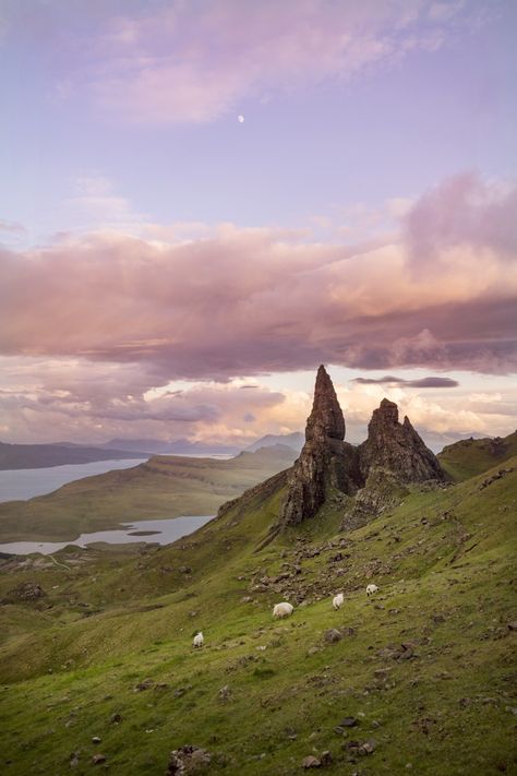 Old Man Storr, Scotland Highlands Photography, Scotland Isle Of Skye, Isle Of Skye Aesthetic, Isle Of Man Aesthetic, Scotland Photography, Ireland Photography, Isle Of Skye Scotland, Fairy Pools