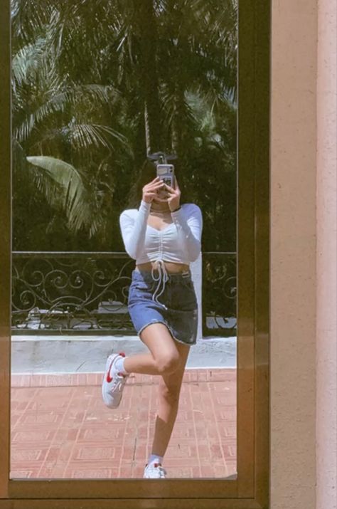 Mirrors Selfie, Friendship Vibes, Foodie Instagram, Bride Photography Poses, Girl Dpz, Hiding Face, Grunge Outfit, Aesthetic Grunge Outfit, Birthday Captions