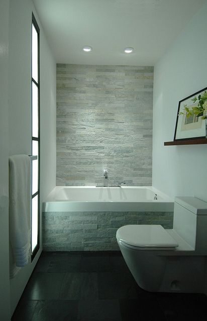 This transitional styled bathroom features ceramic tile walls and natural stone floors accented with glass and stone mosaic. Description from pinterest.com. I searched for this on bing.com/images Small Bathroom Tile Ideas, Beautiful Small Bathrooms, Small Bathroom Tiles, White Tub, Bilik Air, Gorgeous Bathroom, Decor Baie, Modern Baths, Bad Design