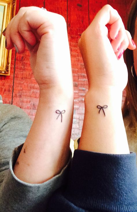 Matching Dainty Best Friend Tattoos, Cute Dainty Matching Tattoos, Bow On Finger Tattoo, String Bow Tattoo, Matching Tiny Tattoos Best Friends, Small Best Friend Tattoo, Matching Bow Tattoos, Mini Bow Tattoo, Tattoo For Besties