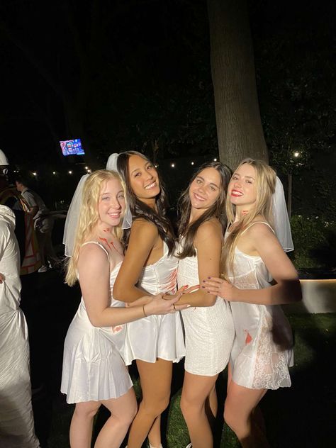 Group Horror Halloween Costumes, Vampire Group Costume, Horror Movie Group Halloween Costumes, Horror Group Costumes, Killer Bride Costume Halloween, Runaway Bride Costume, Killer Bride Costume, Halloween Picture Ideas With Friends, Hot Group Costumes