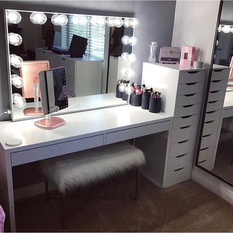 2,207 Likes, 28 Comments - VANITY COLLECTIONS (@vanitycollections) on Instagram: “Found my mid week beauty room muse @Pinterest. our VC Dividers - Medium size would fit amaze in…” Makeup Studio Decor Ideas, Vanity Collections, Makeup Studio Decor, Hollywood Mirror, Vanity Room, Glam Room, Makeup Rooms, Bedroom Vanity, Makeup Room