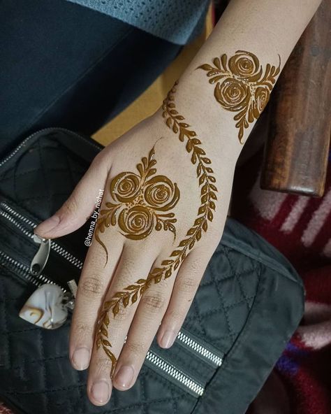 Simple Mehandi Desine Back Hand, Mehndi Designs 2023 Simple, Mehndi Designs Rose, Mehndi Designs 2022, Simple Mehendi, Hand Mehndi Designs, Mehndi Mehndi, Back Hand Mehndi, Heena Design