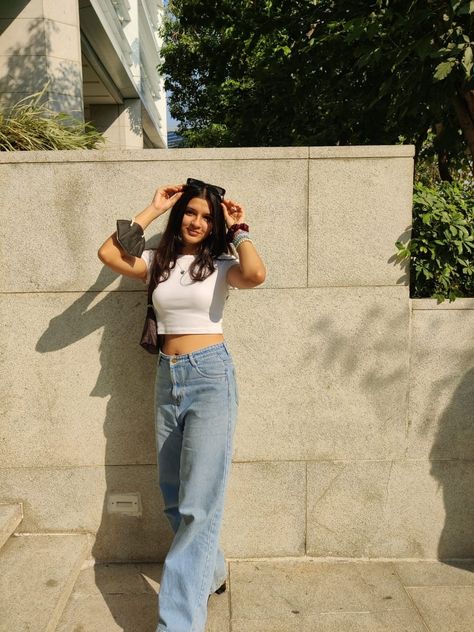 Standing Photo Poses In Jeans Top, Attitude Poses For Women, Jeans Poses, Jeans Dress Outfit, Indian Fancy Dress, Paing Takhon, Jeans Casual Outfit, Casual Outfit Summer, Beach Poses By Yourself Photo Ideas