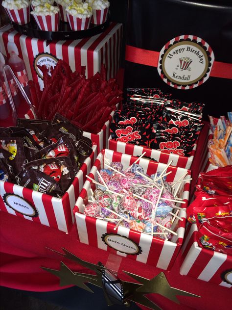 Movie Night Concession Stand Party Favors For Movie Party, Candy Bar Movie Night, Movie Night Event Ideas, Circus Concession Stand, Carnival Party Food Table, Hollywood Candy Table, Outdoor Movie Night At School, Movie Night Party Favor Ideas, Hollywood Candy Bar