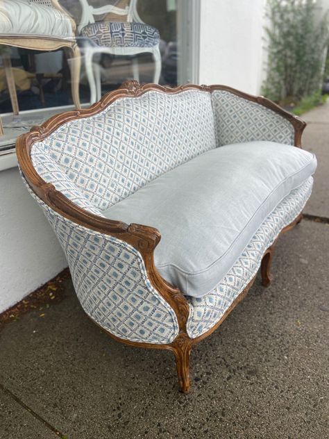 Antique Couch, Vintage French Furniture, Vintage Settee, Vintage Sofas, French Sofa, Pull Out Sofa, Modern Fabrics, Boutique Ideas, Settee Sofa