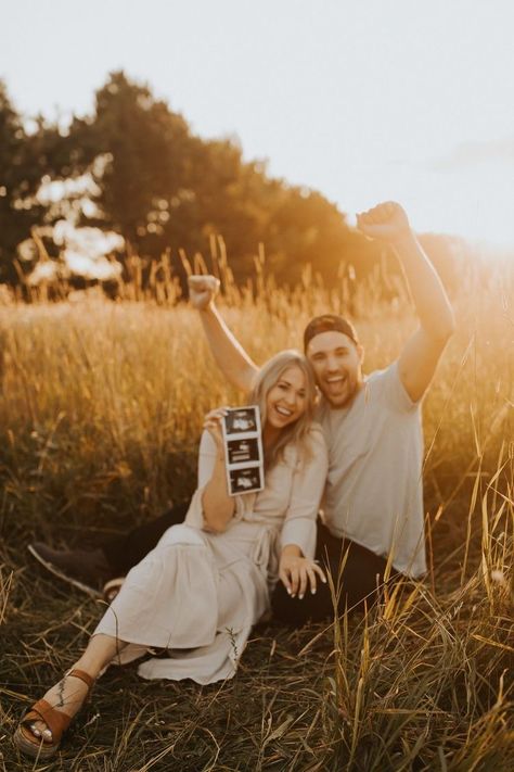 Ideas For Pregnancy Announcement, Unique Pregnancy Announcement Ideas, Pregnancy Announcement Photography, Pregnancy Announcement Pictures, We're Pregnant, Unique Pregnancy Announcement, Pregnancy Announcement Photoshoot, Maternity Photography Poses Outdoors, Pregnancy Announcement Ideas