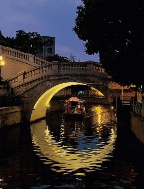 Moon Bridge, Pretty Landscapes, Clothes And Shoes, Shoes And Boots, Pretty Photos, Floral Dresses, Night Aesthetic, City Aesthetic, Nature Aesthetic