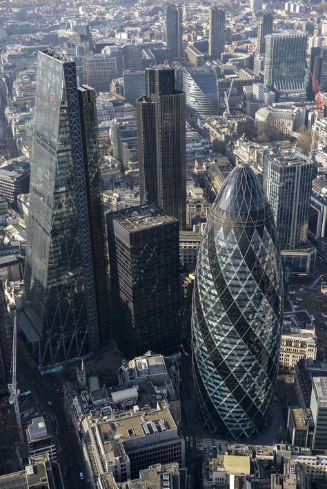 The Gherkin London, Law Inspiration, London Buildings Aesthetic, Finance Girl, London Skyline Aesthetic, Skyline Photos, Gherkin London, London Skyscrapers At Night, The Gherkin