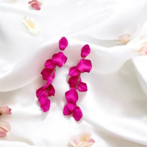 Pink flowers earrings tuttyknitty #smallbusiness #supportsmallbusiness #smallbusinessowner #smallbusinesssupport #handmadejewelry #handmadewithlove #handmadeaustralia #handmadeaccessories my #jewelry #jewelrydesign #jewelryaddict #jewelrygram #jewelrymaking #jewellerygram #aesthetic #y2k #y2kfashion #waterproofjewelry #nontarnishjewelry #hypoallergenicjewelry #jewelryinfluencer #jewelrylover #jewelrybusiness #jewelryfashion #fashionblogger #fashionjewelry #jewelryoftheday #jewelryblogger Flower Earrings Dangle, Baroque Earrings, Y2k Earrings, Pink Flower Earrings, Galaxy Earrings, Flowers Earrings, Silver Pearl Earrings, Pink Petals, Aesthetic Y2k