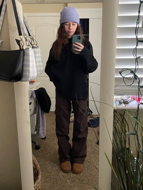 Cargos With Uggs, Brown Pants Inspo Outfit, Uggs With Cargo Pants, Cargo Pants With Uggs, Brown Cargo Pants Outfit Winter, Brown Cargos Outfits, Brown Pants Winter Outfit, Outfits With Brown Uggs, Brown Ugg Outfit