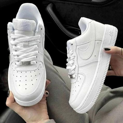 Nike Air Force One Blanche, Cool Shoes Women Nike, Nike Air Force Shoes Women, Airfors Nike, Nikes Shoes Women's, Air Nike Shoes Women, Air Force 1 Blanche, Air Forse1, Air Shoes For Women