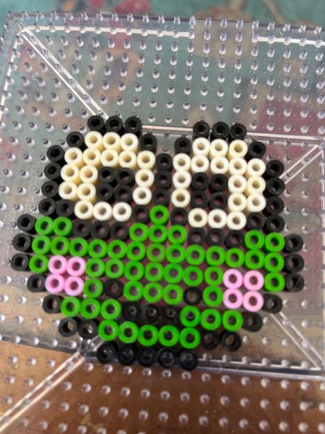 Really easy perlerbead creation Perler Bead Patterns No Black, Pixels Drawing, Kirby Perler Beads, Melts Beads, Melt Beads Patterns, Easy Perler Beads Ideas, Cute Squishies, Easy Pixel Art, Diy Perler Bead Crafts