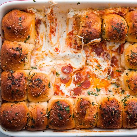 Pull-Apart Garlic Bread Pizza Dip Garlic Bread Pizza Dip, Pizza Dip Recipes, Pull Apart Garlic Bread, Cheese Garlic Bread, Pull Apart Pizza, Garlic Bread Pizza, Pizza Dip, Easy Finger Food, Appetizers Easy Finger Food