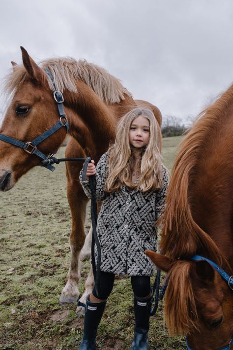 Búho Barcelona: Children's clothing – Boho chic — mini style Kids Magazine, Cute Horse Pictures, Chic Kids, Country Walk, Lifestyle Photography Family, Magazines For Kids, Cute Horses, Horse Life, Kids Collection