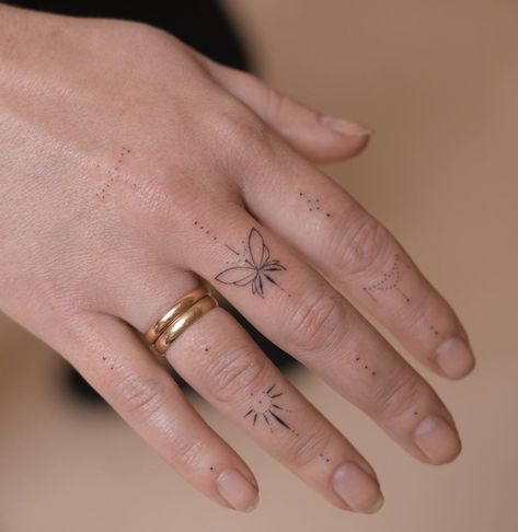 Finger Tattoo Ideas For Women, Finger Tattoo Ideas, Butterfly Tattoos On Arm, Cute Thigh Tattoos, Butterfly Hand Tattoo, Simple Tattoos For Women, Crystal Tattoo, Finger Tats, Finger Tattoo For Women