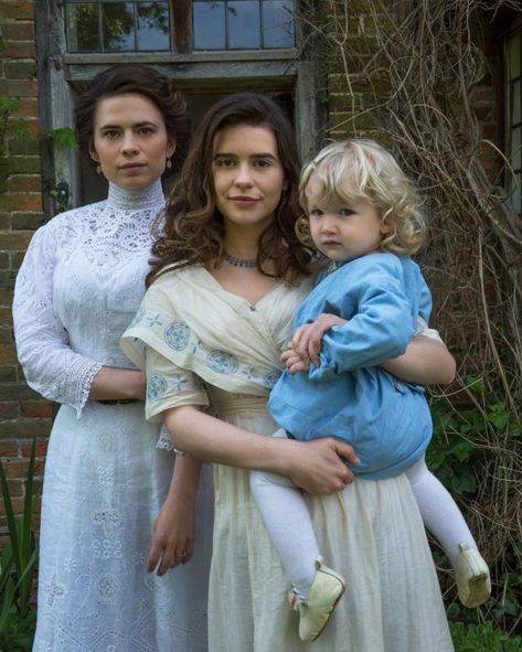 Hayley Atwell, left, and Philippa Coulthard, sisters in Howards End Howards End, Haley Atwell, Vintage Outfit Inspiration, Literary Classics, The Other Boleyn Girl, Howard End, Character Bank, Masterpiece Theater, Hayley Atwell