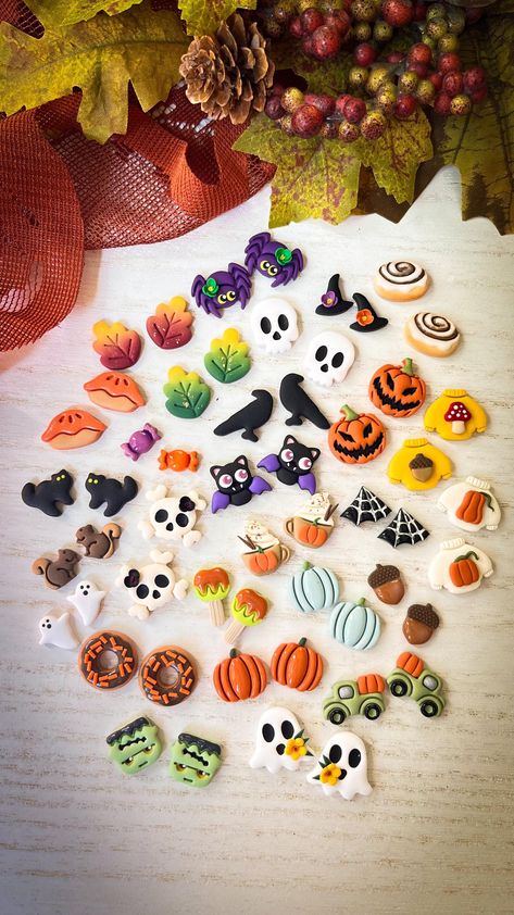 Polymer Halloween Ideas, Foam Clay Earrings, Halloween Clay Charms, Polymer Clay Halloween Earrings, Clay Halloween Earrings, Food Props Diy, Halloween Polymer Clay Earrings, Halloween Clay Earrings, Fall Polymer Clay