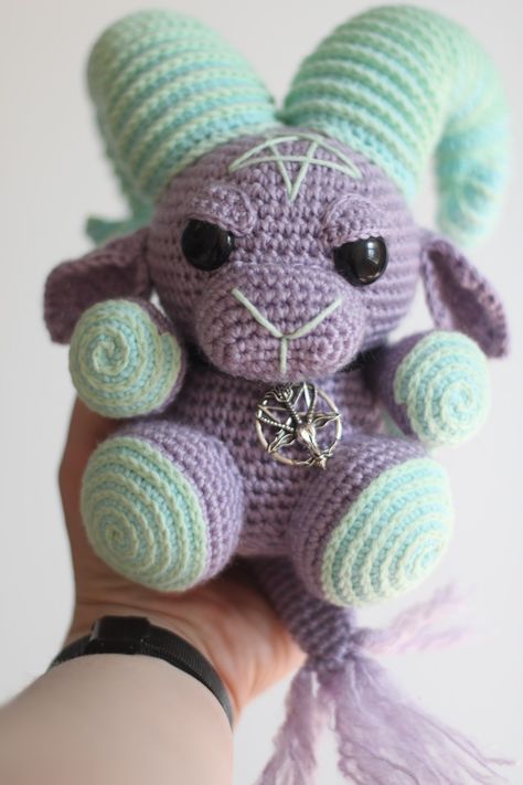 Crochet Horns, Baphomet Amigurumi, Cute Baphomet, Very Peri Color, Crochet Monsters, Very Peri, Sewing Stuffed Animals, Crochet Goodies, Crochet Cross