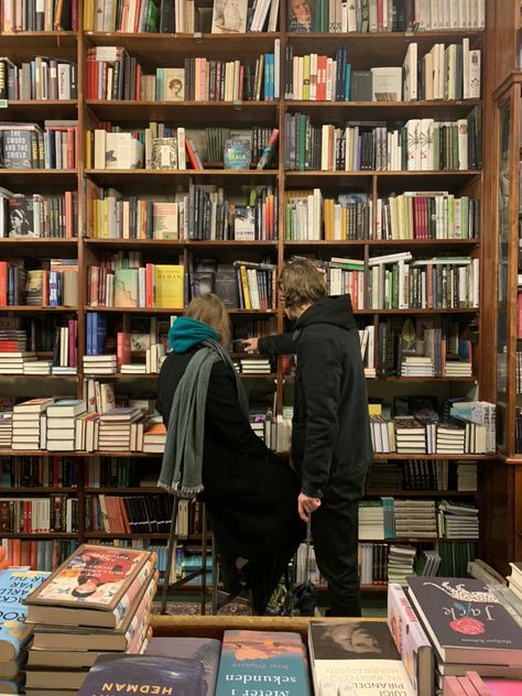 Couple In A Library, Intellectual Couple, British Boyfriend Aesthetic, Library Couple Aesthetic, Academia Relationship, Library Date Aesthetic, Reader Couple, Bookstore Date Aesthetic, Vintage Minimalist Aesthetic