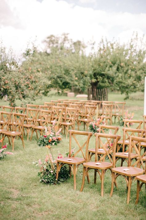 Outdoor Aisle, Wedding Flowers Greenery, Wedding Flowers Sunflowers, Wedding Arch Rustic, Simple Wedding Flowers, Aisle Flowers, Wedding Ceremony Arch, Wedding Altars, Wedding Aisle Decorations