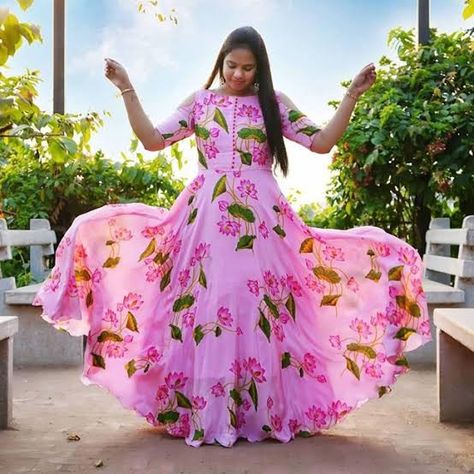 Flower Print Gown, Pakistani Gown, Georgette Kurtis, Pink Anarkali, Long Frock Designs, Long Maxi Dresses, Ethnic Gown, Fancy Gowns, Long Gown Dress