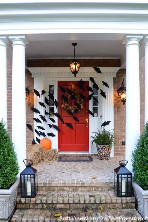 Halloween Porch Decorations With DIY Flying Bats from Between Naps on the Porch. #frontdoor #holidaydecor Diy Halloween Porch, Porta Halloween, Halloween Front Doors, Casa Halloween, Halloween Front Porch Decor, Diy Halloween Decor, Adornos Halloween, Halloween Porch Decorations, Halloween Front Porch